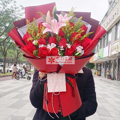 益阳19朵红玫瑰百合，与你幸福前行