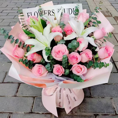 益阳18朵粉玫瑰2支百合，我的心尖宝贝